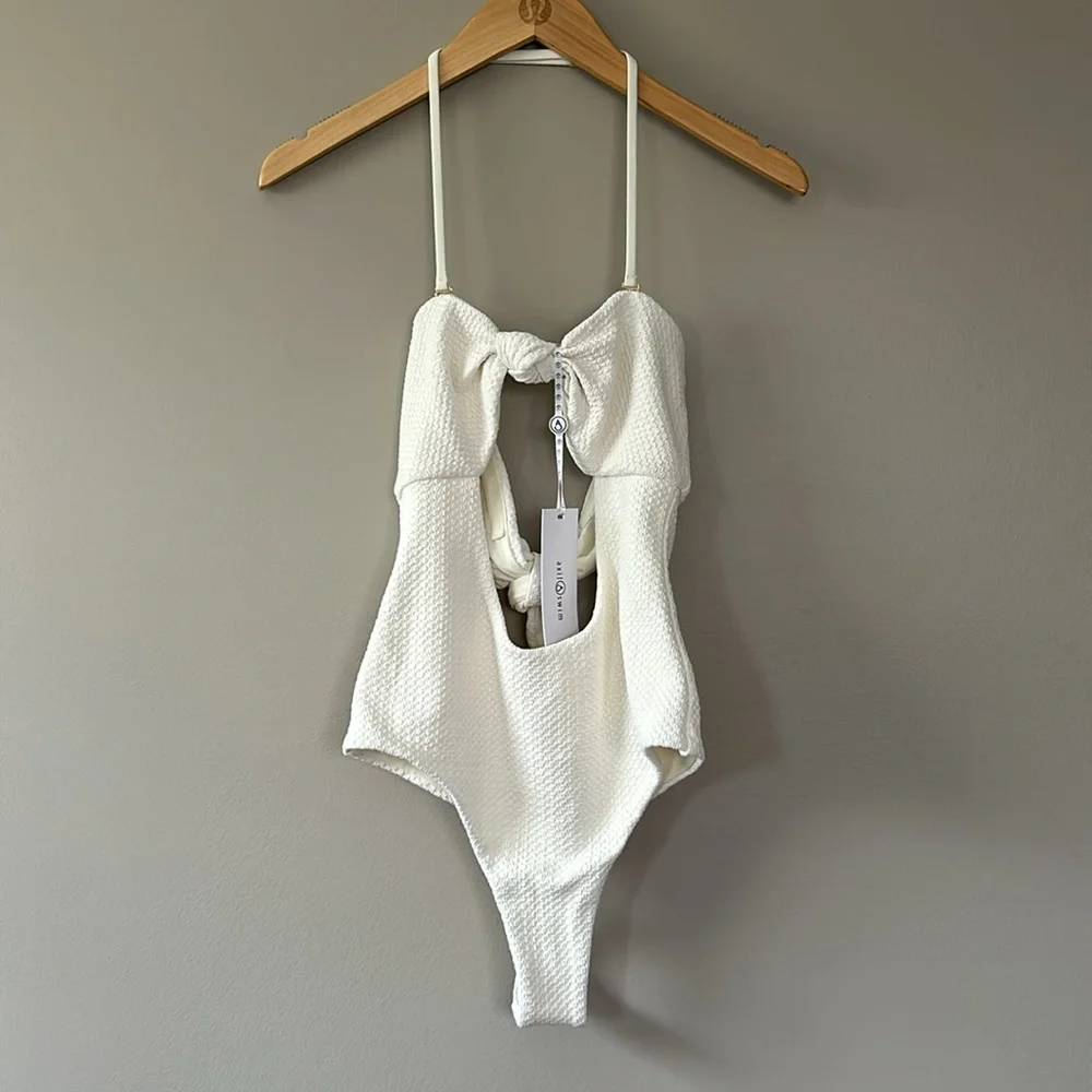 Axil‎ Swim Selena Textured One Piece Swimsuit White (Off-White) Size Small